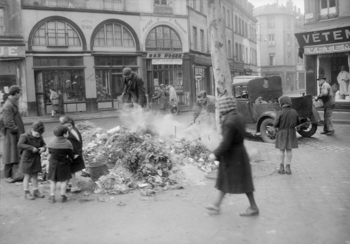 Mosieur J 1jour1cafe Rouen Bar Roger Place Saint Marc Rouen Photo Charles Delaquaize Dit Burchell Via T Co 19coj1hki6 T Co N2qtra0dwe