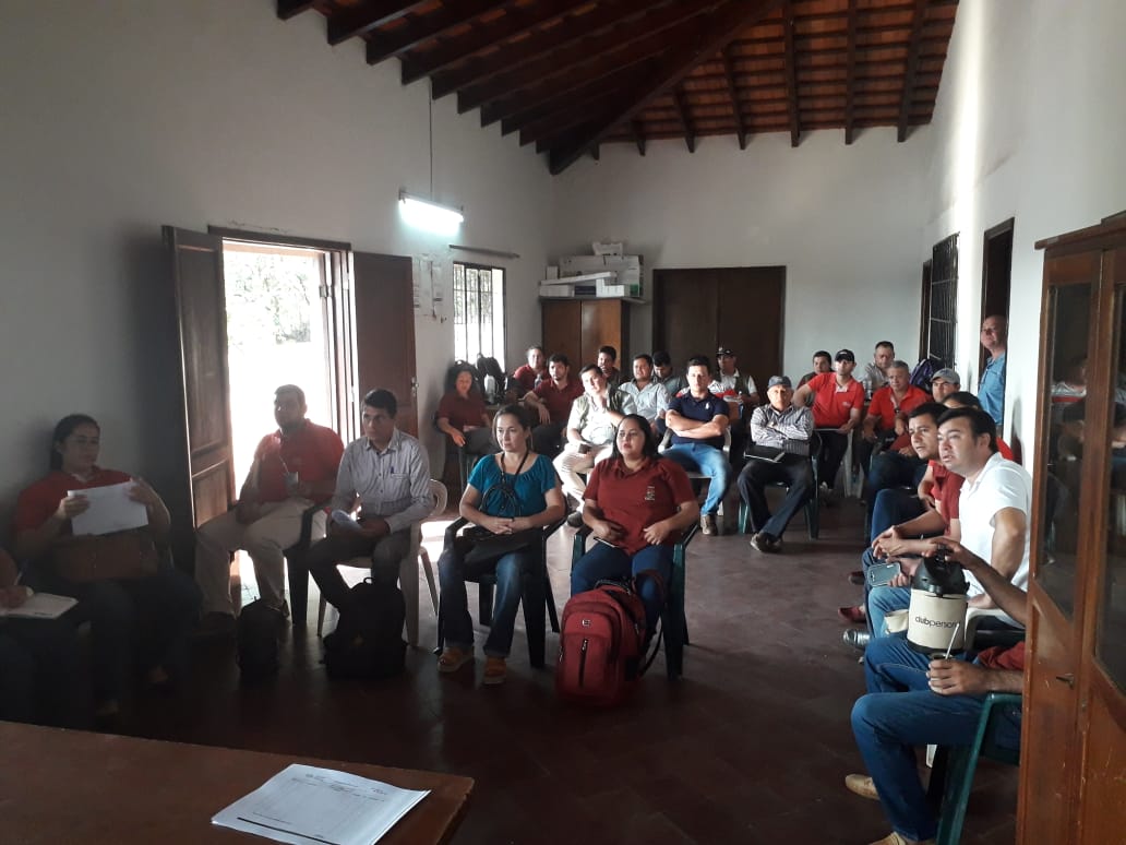 magparaguay's tweet photo. #CDASanPedro promoviendo el uso de tecnología en el campo, se brindó una capacitación sobre uso de tablets para dinamizar el trabajo como el Registro de la Agricultura Familiar y otros trabajos, seguidamente se entregaron equipos informáticos a 36 técnicos del #CDA https://t.co/TSRK7KtBL2