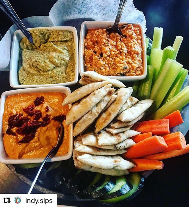 #Repost <a href="/indy/">indy</a>.sips with <a href="/get_repost/">Repost</a>
・・・
I interrupt your typical drink post to bring you this mouth watering post about @chillywaterbrewing and their incredible food. While the beer is on point, don’t forget to grab some snacks or a meal while you’re… ift.tt/39GVNdd