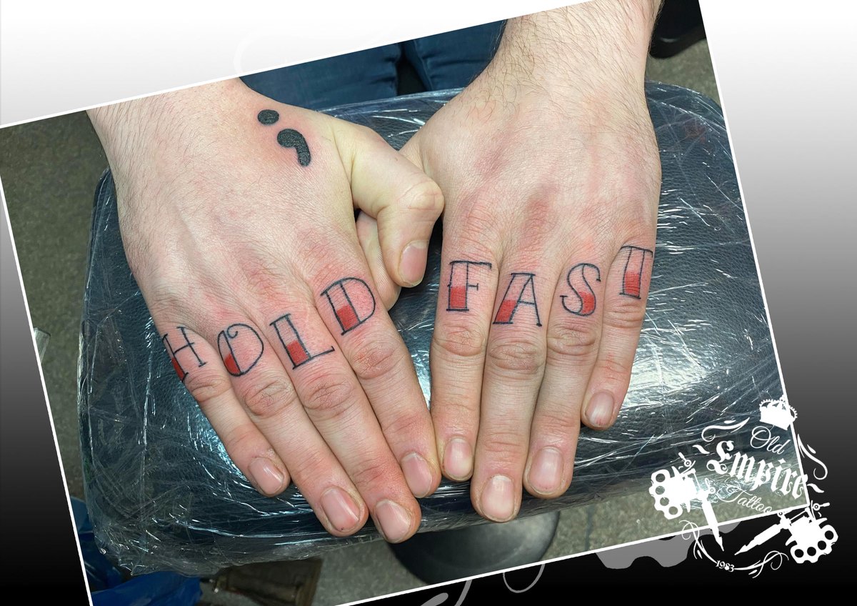 Cool #TraditionalStyle finger #Script! #HoldFast #FingerTattoos #RedAndBlack #Lettering #ScriptTattoo #TraditionalScript #OldEmpireTattoo