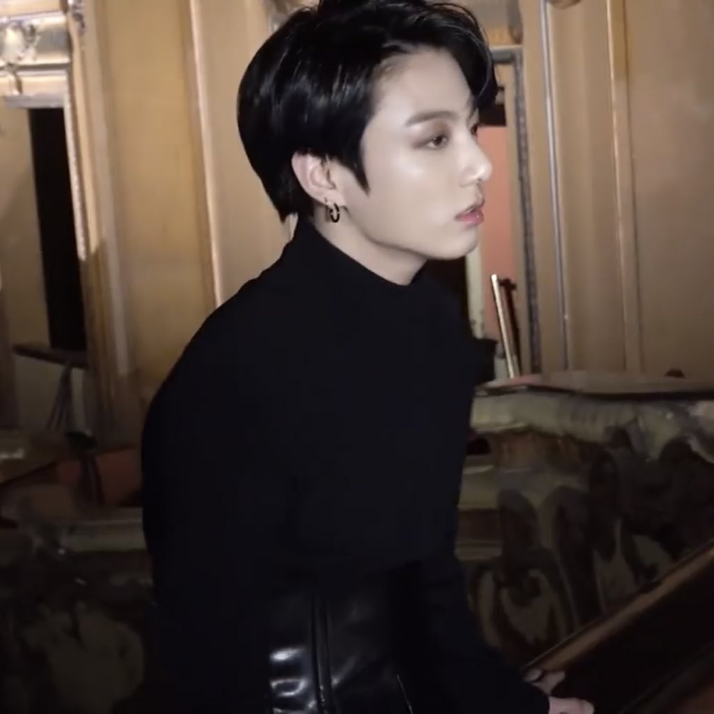 qtseokj1n's tweet photo. jK WITH BLACK TURTLE NECK?? UES BITCHHH!! https://t.co/pRXxlfgZS8