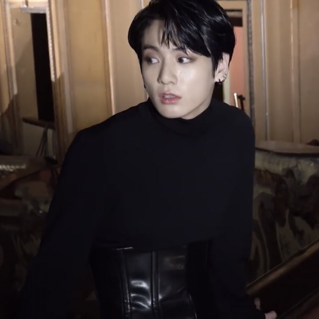 qtseokj1n's tweet photo. jK WITH BLACK TURTLE NECK?? UES BITCHHH!! https://t.co/pRXxlfgZS8