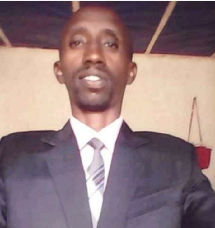 eddyclaud's tweet image. #Burundi
Les assassins de l'enseignant Abel NDAYISABA alias GATOTO retrouvé la tête fracassée dans la localité de Gasyogo dans la zone Rongero ont été  arrêtés à @RutanaProvince . Selon #1source un a été surpris avec les chaussures du défunt.