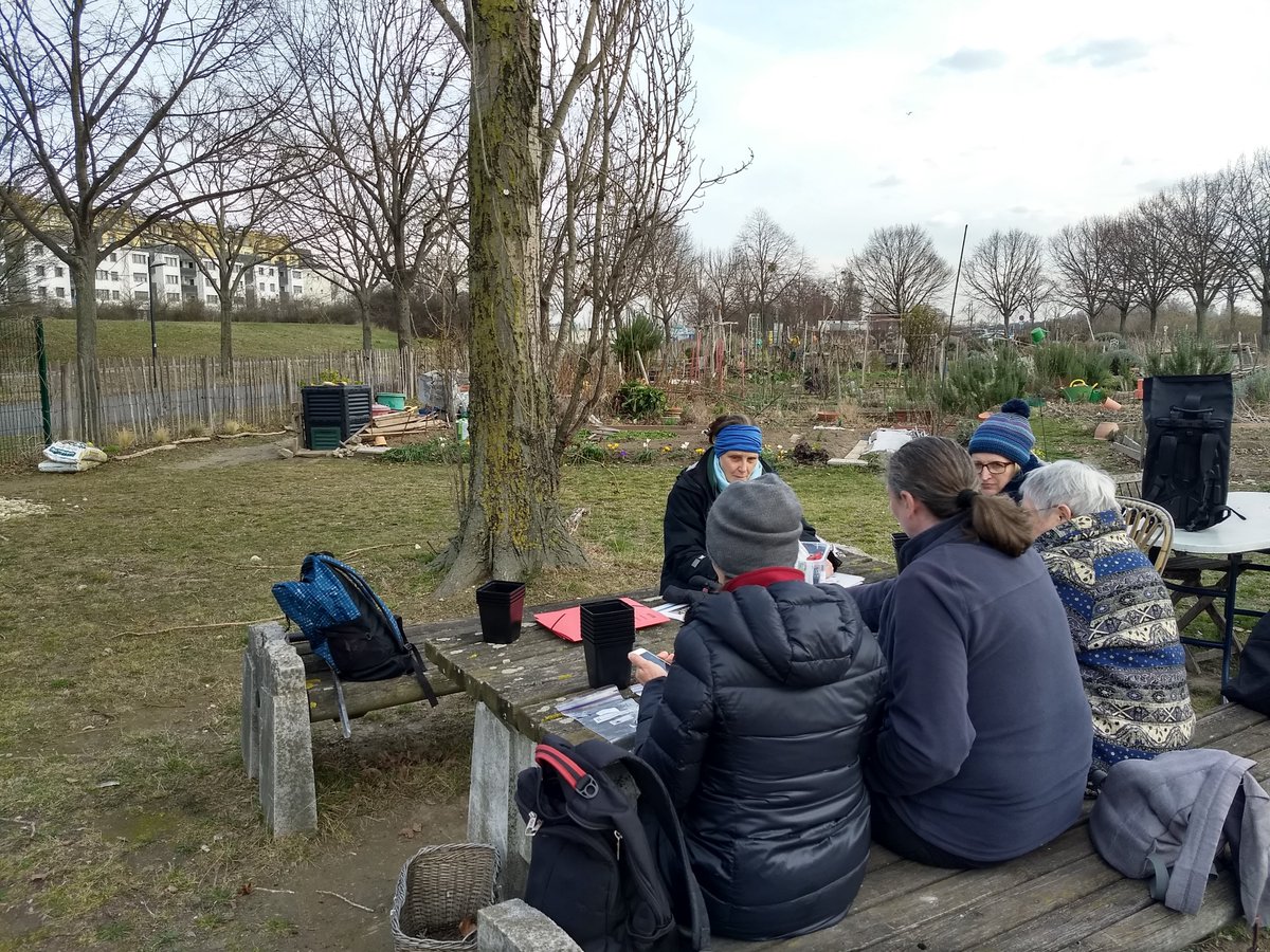 hmcityzen's tweet photo. In den letzten Tagen haben wir mit den Besprechungen und den ersten Probenahmen in wiener Stadtgärten begonnen. Wir freuen uns sehr über das große Interesse der Gärtner*innen"! https://t.co/GCZTRAzwWb