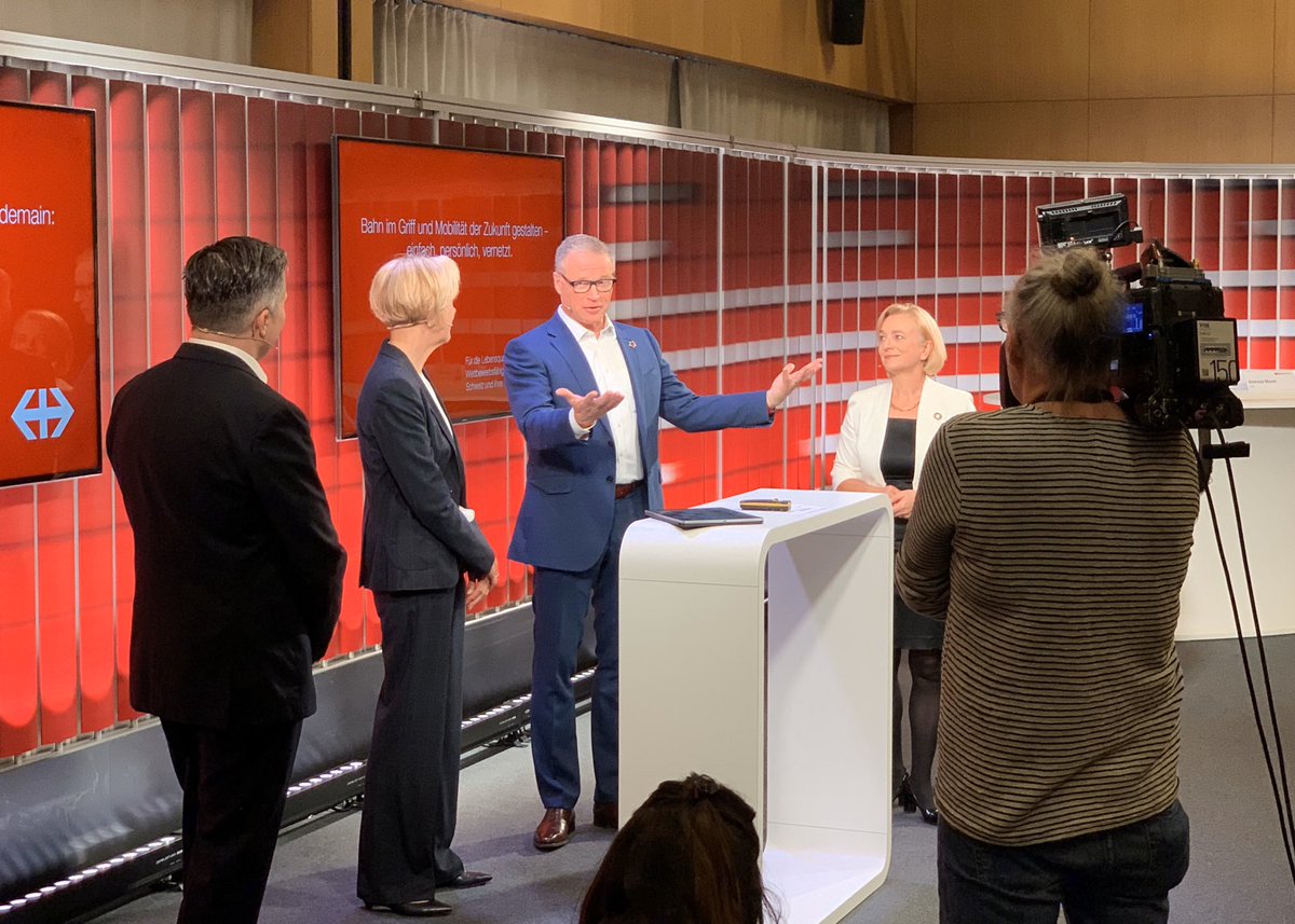 Stubiaendu's tweet photo. Grand Merci an Monika Ribar @AndreasMeyer #sbbcffffs https://t.co/czFIQiGvFz