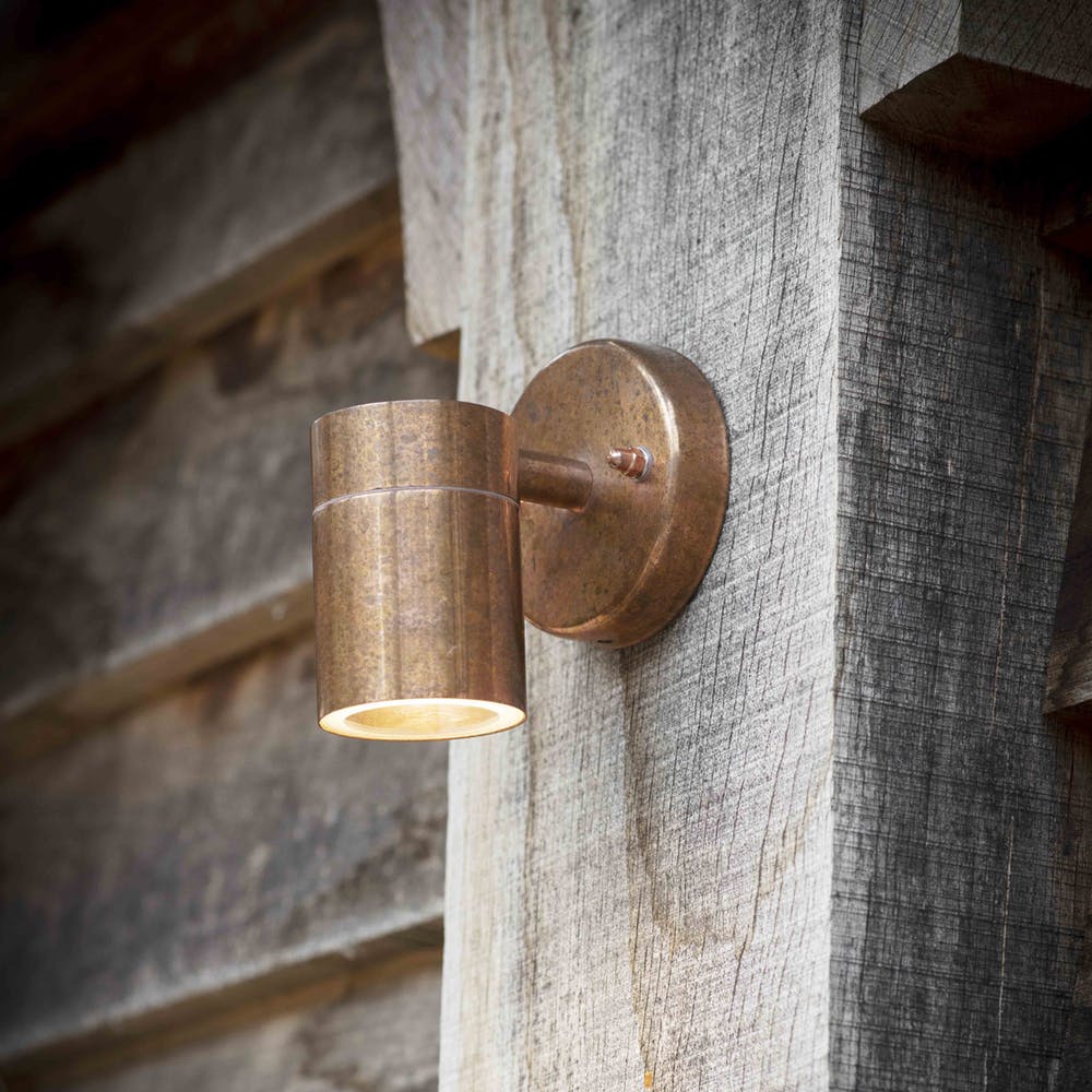 graceandglory's tweet photo. We love these gorgeous up and down lights in raw copper. The copper once exposed to the elements will take on a beautiful aged hue and blend gracefully into its surroundings pre-order for delivery early April https://t.co/fP41nMIVan https://t.co/r4zdLDS4a3