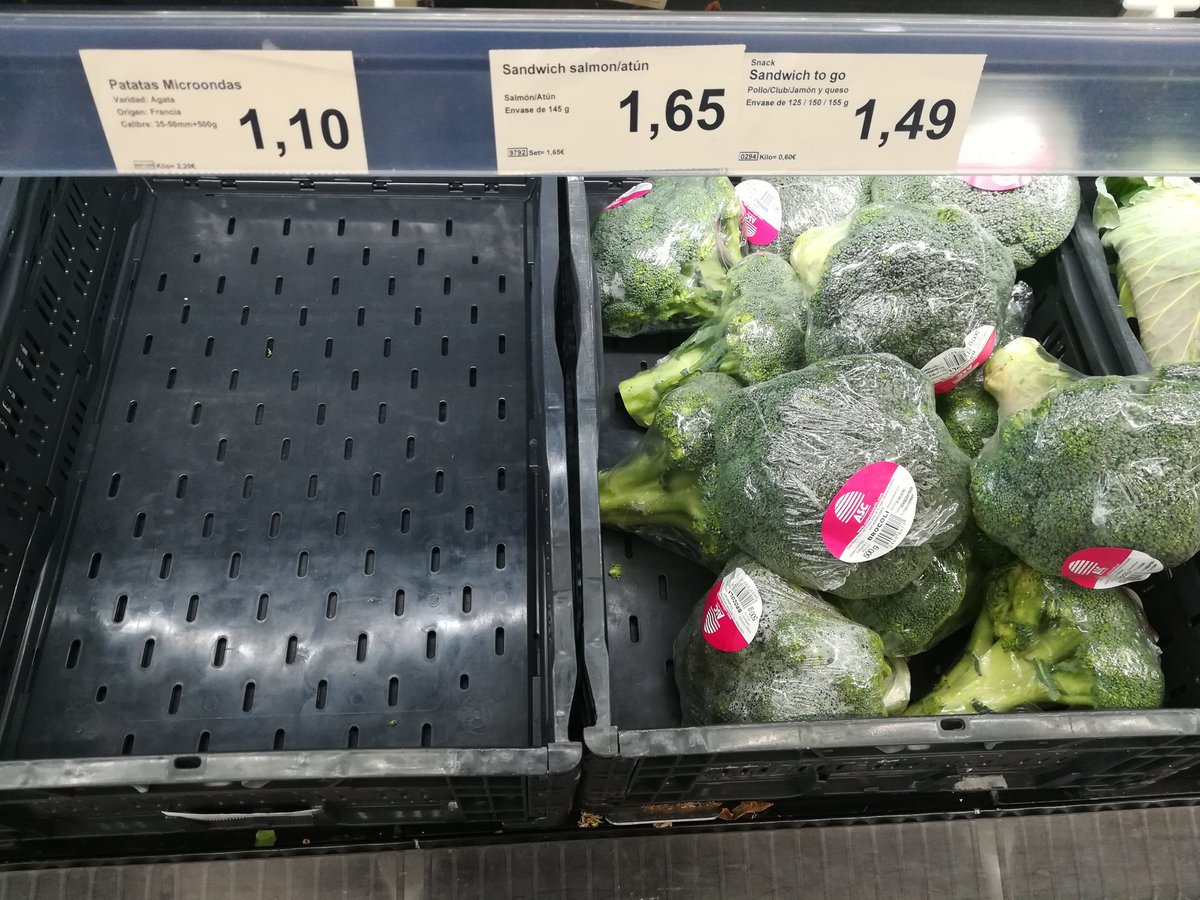 Ivanjode's tweet photo. Mucho desabastecimiento pero el brócoli ni lo tocáis, cabrones https://t.co/lw1Hol5N3h