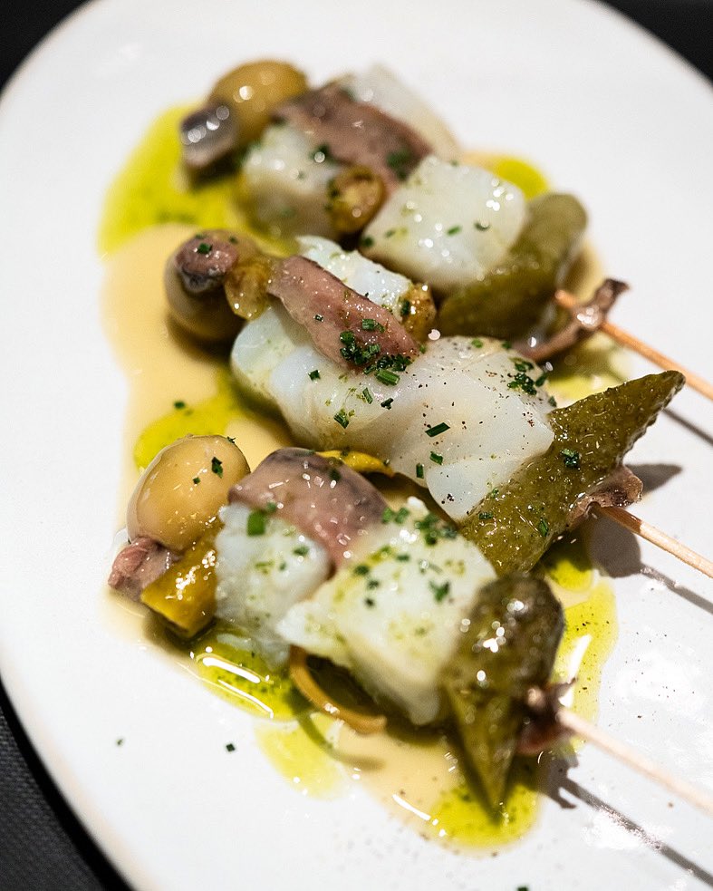 PetitComite_BCN's tweet photo. Ja heu provat la nostra “Gilda” de bacallà? 😋 | Ya habéis probado nuestra “Gilda” de bacalao? 😋 #eatinbcn #petitcomite #gastrobcn #jubany #gilda https://t.co/uBNNXnrQoe