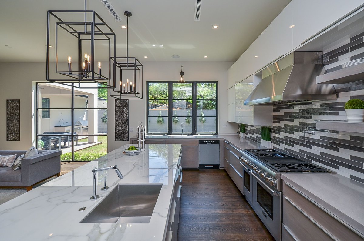 WDBHomes's tweet photo. Black and white and full of sunlight! 
- - - - - - 
#kitchen #modernkitchen #islandkitchen #chefskitchen #graytile #blackandwhitetile #winfreydesignbuild #designbuild #housoncustomhomes #customhomebuilder #houstonluxuryhomes #homeconstruction #houstoncustomhomes https://t.co/XPrw0iH4bx