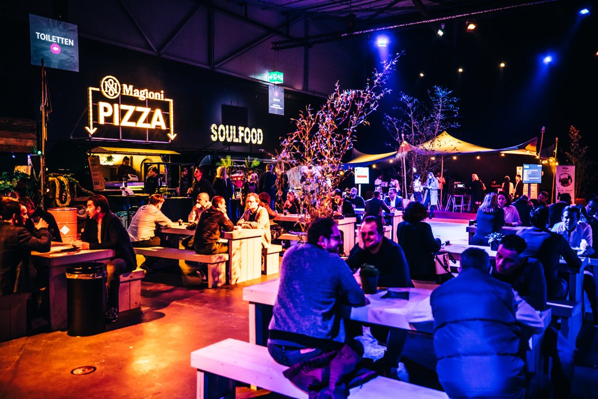 businessboostl's tweet photo. Voorafgaand de show vond dit jaar voor het eerst de BusinessBoost Parade plaats. Het ideale voorprogramma voor de show! #businessboostlive https://t.co/1yVlZE4m0h