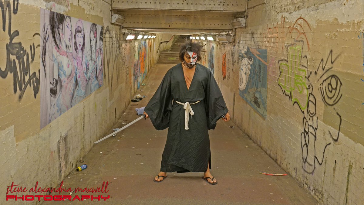 PaulVanBeaumon1's tweet photo. A take on Johnny Gong Bosch Manga Character from the hit Series #BLEACH BLEACH.MUA and Photo by Stevie Alexandria Maxwell ,https://t.co/3Caa3Jgln9 #bleachanime #johnnygong #animecosplay #BleachFilm #BleachForever #AnimeSwords #CosplaySwords #cosplayergirl https://t.co/yNZmRxxRYz