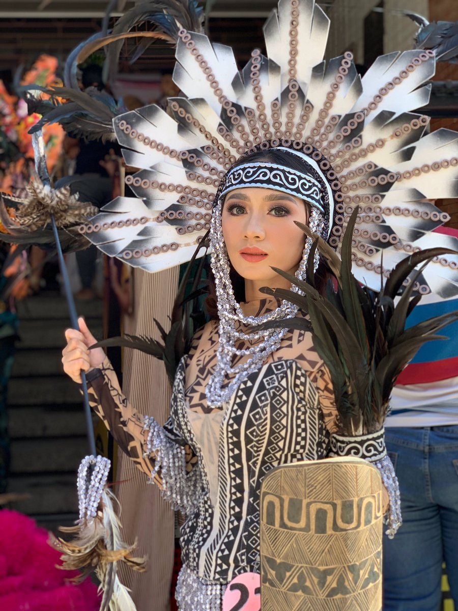 immaybeperez's tweet photo. โExellence is the gradual result of always striving to do betterโ -Pat Riley
#BestInProduction
#BestInFestivalCostume
MS CEAFA 2020 4th RUNNER UP
HMUA: @jooorgemarquez https://t.co/2AJSdJYwRJ