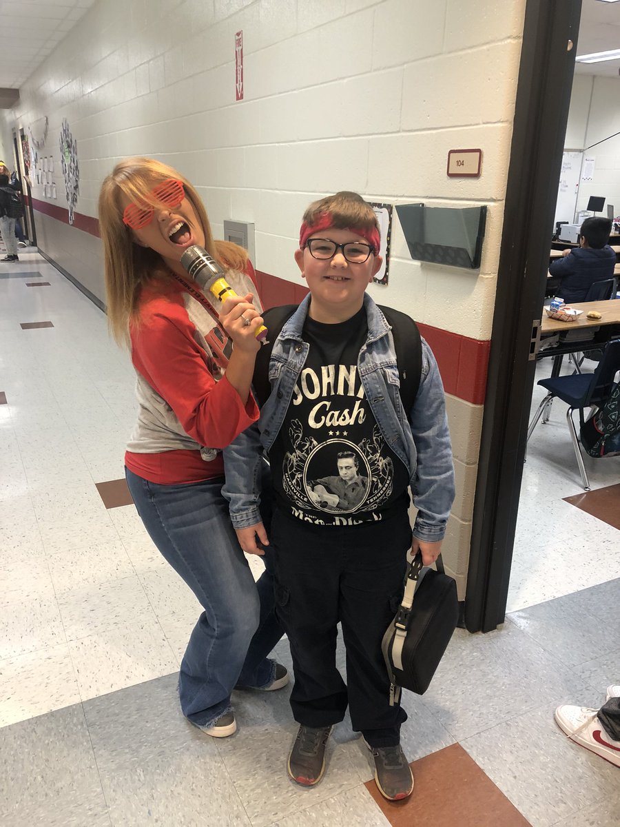 townsendt4teach's tweet photo. Reading ROCKS at Hasty! @Hasty_Huskies #CCSDReadingRocks2020
#BeDoHaveGive https://t.co/7KdMjP7moU