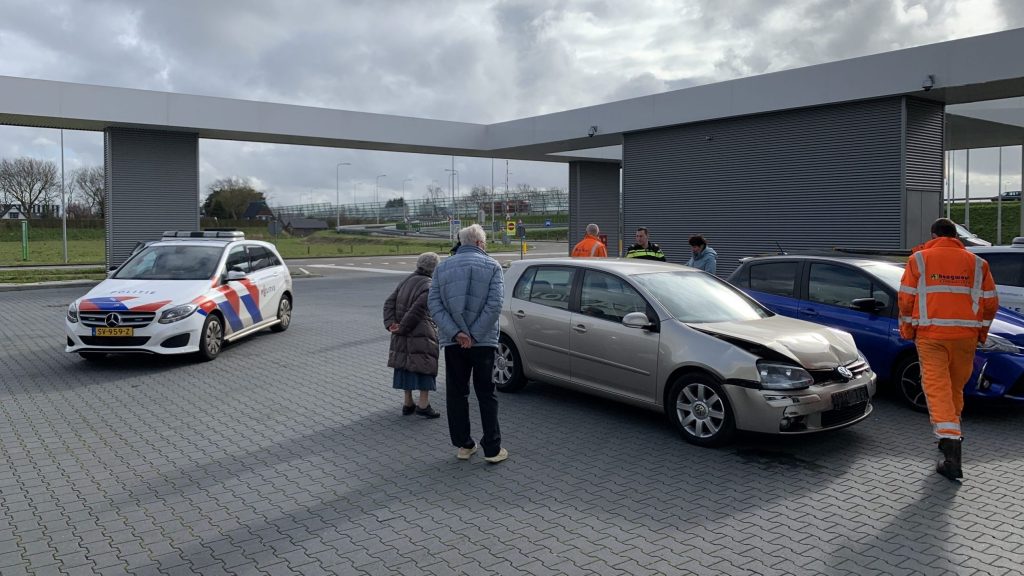 #Aalsmeer - De drie bestuurders zijn doorgereden naar het tankstation aan de Braziliëlaan in Aalsmeer.......