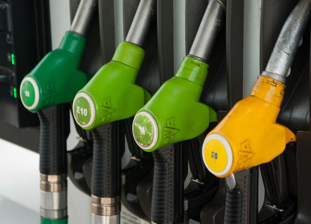 FangioBe's tweet photo. Tanken we binnenkort terug aan 1 euro per liter? - https://t.co/M1U1l4J4Qw https://t.co/e0EMIvAip0