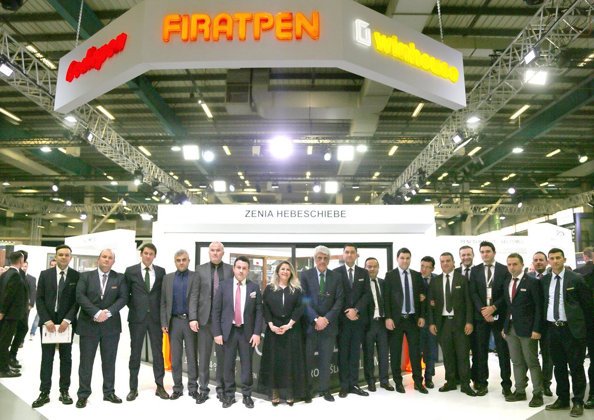 FiratpenTR's tweet image. Avrasya Pencere Fuarı&apos;nda standımızı bizzat ziyaret eden, çiçek gönderen, başarı dileklerini ileten tüm üretici ve tali bayilerimize, mimarlarımıza, müteahhitlerimize ve sektörümüzün değerli temsilcilerine teşekkürü borç biliriz. #avrasyapencerefuarı #tüyap #pencerefuarı