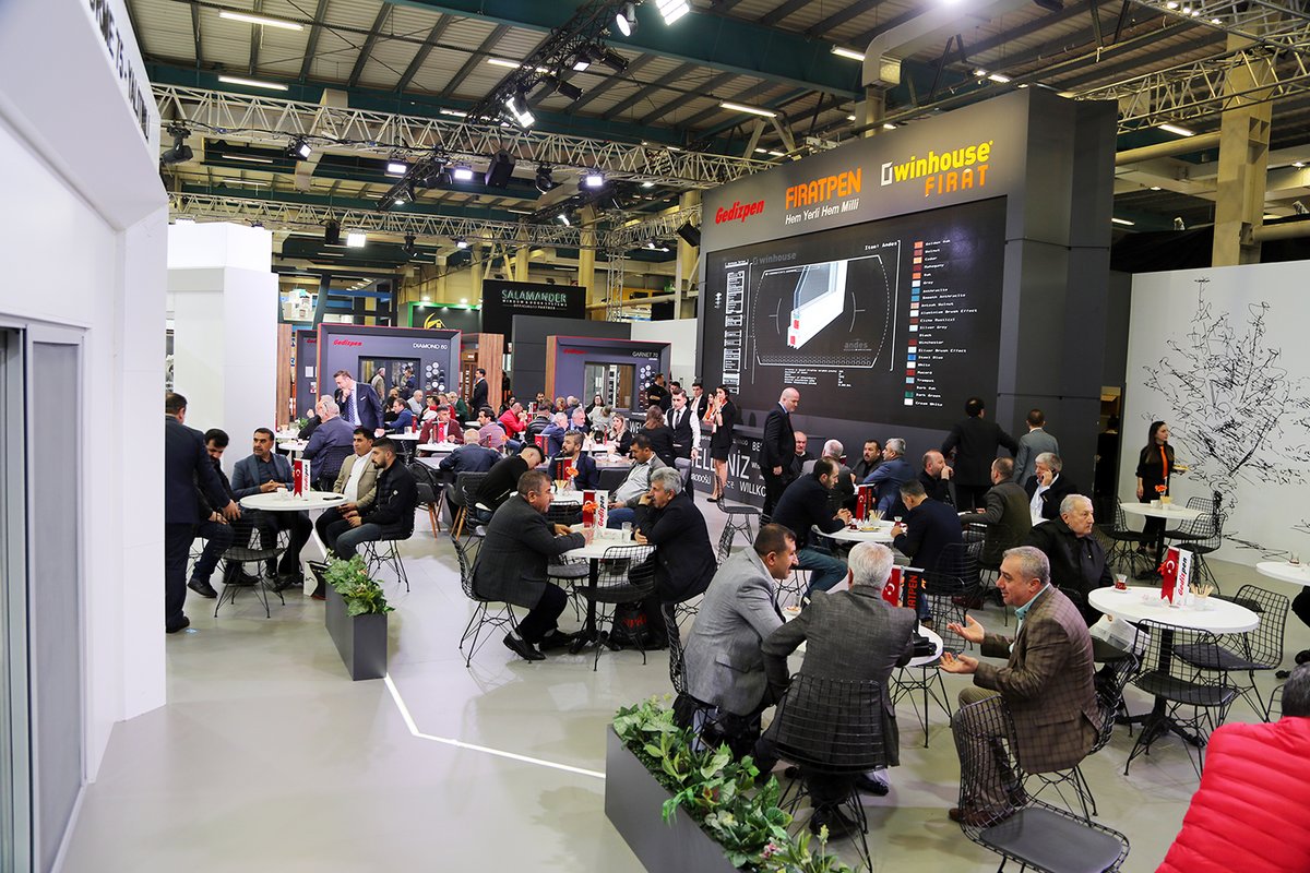 FiratpenTR's tweet image. Avrasya Pencere Fuarı&apos;nda standımızı bizzat ziyaret eden, çiçek gönderen, başarı dileklerini ileten tüm üretici ve tali bayilerimize, mimarlarımıza, müteahhitlerimize ve sektörümüzün değerli temsilcilerine teşekkürü borç biliriz. #avrasyapencerefuarı #tüyap #pencerefuarı