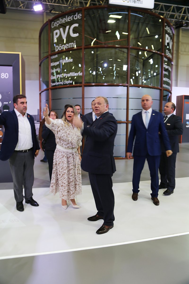 FiratpenTR's tweet image. Avrasya Pencere Fuarı&apos;nda standımızı bizzat ziyaret eden, çiçek gönderen, başarı dileklerini ileten tüm üretici ve tali bayilerimize, mimarlarımıza, müteahhitlerimize ve sektörümüzün değerli temsilcilerine teşekkürü borç biliriz. #avrasyapencerefuarı #tüyap #pencerefuarı