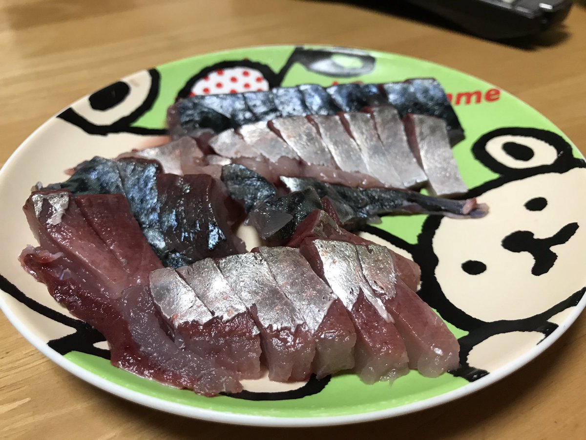 加藤タニゾー 今夜のお魚はヒラサバとゴマサバ 刺身ならヒラサバ と言われたけどあえてゴマサバと半々で どちらも美味しゅうございました 残りは酢締めに 三尾で900円足らず 加藤タニゾー 今夜のお魚はヒラサバとゴマサバ 刺身ならヒラサバ と言われたけどあえてゴマサバと半々で どちらも美味しゅうございました 残りは酢締めに 三尾で900円足らず