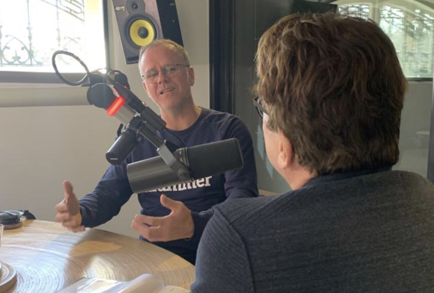 freshforward_nl's tweet photo. Moet je een purpose hebben om #marketing mee te bedrijven of bedrijf je, net als Tony's Chocolonely, marketing om je #purpose te behalen? Voor alweer de 5e Lunar-podcast ging collega Jempi Moens in gesprek met Tony's Choco Evangelist Ynzo van Zanten https://t.co/0Lt0HPVAQk https://t.co/5G1SuRZ9nb