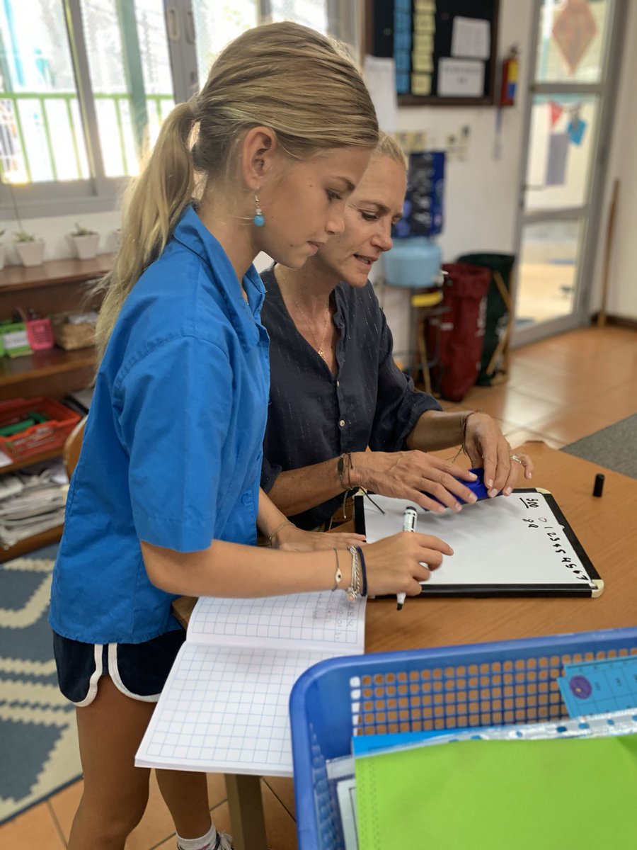 srvshannon's tweet photo. Student Led Conferences in the books! These kids were confident, knowledgeable, engaged and happy to share their learning. So proud. #makingmyjobeasy #voice @ccsyear5s https://t.co/vgcyrpFrgt