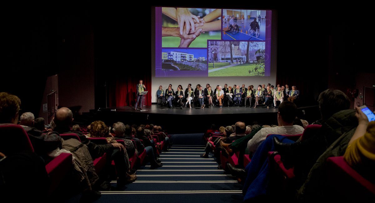 2020Erwan's tweet photo. Belle soirée autour d'@2020Erwan pour la réunion publique de la liste #LaChapelleenaction2020 ! Merci d’être venus  nombreux. Un merci tout particulier @Diego et @AlexandrePaviza pour leurs témoignages. Dimanche 15 mars, un seul tour, un seul choix possible : VOTEZ ERWAN BOUVAIS https://t.co/BGHCB0fTp2