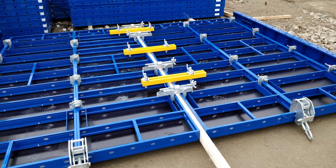 VariantFactory's tweet image. The process of formwork assembling at Romanian partners construction site.
#formwork #varieco #wallformwork #concrete #slabformwork #framedformwork