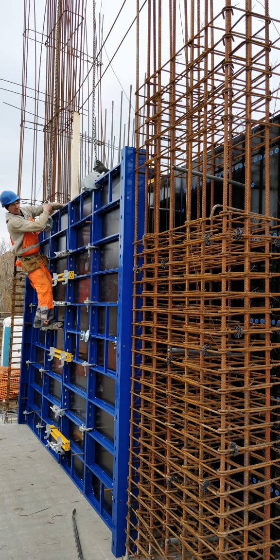 VariantFactory's tweet image. The process of formwork assembling at Romanian partners construction site.
#formwork #varieco #wallformwork #concrete #slabformwork #framedformwork