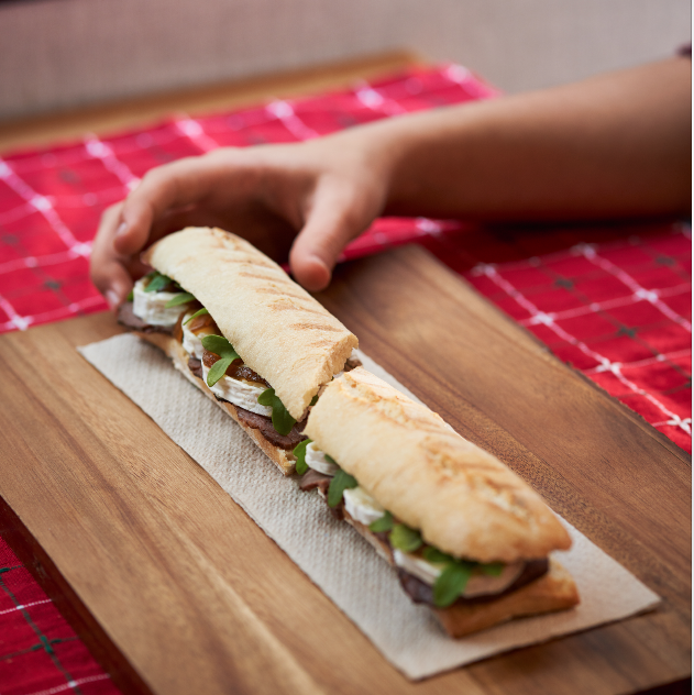 TimHortonsES's tweet photo. ¡Atención concurso! 🙌
¿Estarías dispuesto a empezar un "beef" con tu amigo por un menú con nuestro Panini Roastbeef &amp; Queso de Cabra?
1⃣Síguenos
2⃣Comenta este post vacilando a tu amig@ y menciónale
Los 3 comentarios con más RT serán los ganadores de un menú doble.
¡Suerte!😉 https://t.co/aSk0freMvM