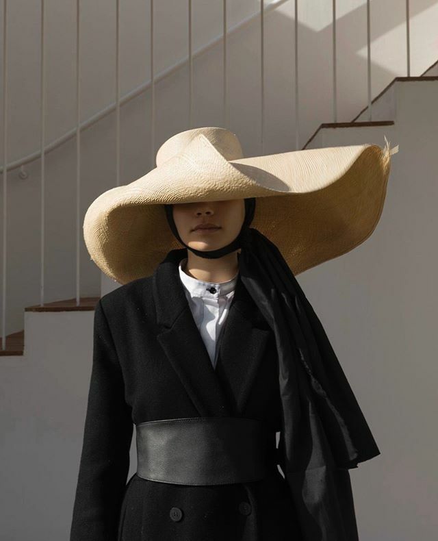 oraclefox's tweet photo. The one hat got away 🌾. Photography by moi 🌙 for @ofbyamandashadforth https://t.co/1gZjl3EmZt https://t.co/vf7VRv2e93