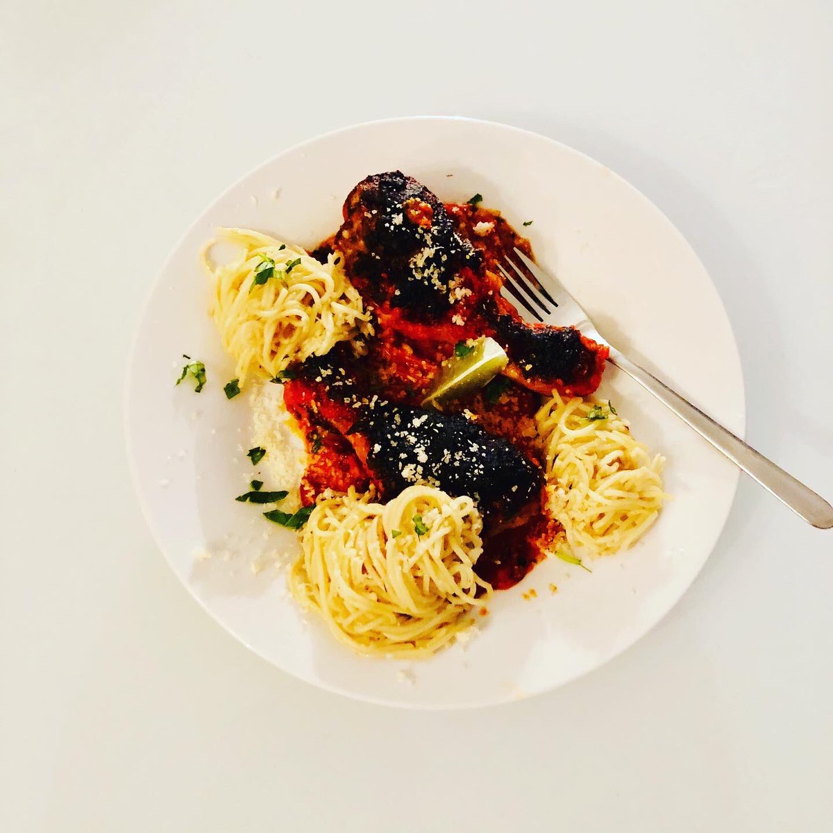 DeanAsInDean's tweet photo. @222Minutes @epicuriousdean Simple comfort food, Chicken with tomato mushroom sauce accompanied by angel hair pasta parmigiana.
#foodie #yycfoodie #homechef #epicuriousdean #datenight #prettyfoodtastesgood #icookwithwine #chicken #tomatomushroomsauce #mencook #manskitchen #chefnight #yyc @222Minutes https://t.co/o8LG2SViWU