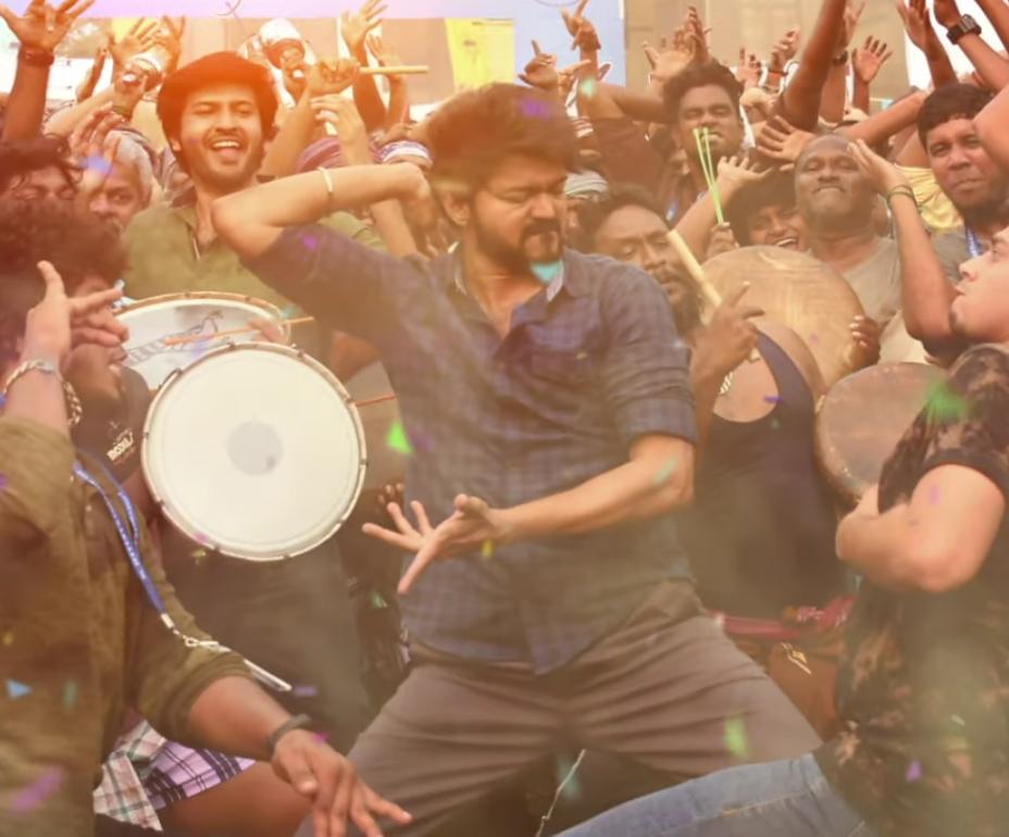 Nanbansukumar's tweet image. #VaathiComing - bit.ly/VaathiComingLy…

#ThalapathyKuthu 🔥🔥🔥

@actorvijay @Dir_Lokesh 
@XBFilmCreators @Jagadishbliss @Lalit_SevenScr @MalavikaM_ @andrea_jeremiah 

#MasterSecondSingle