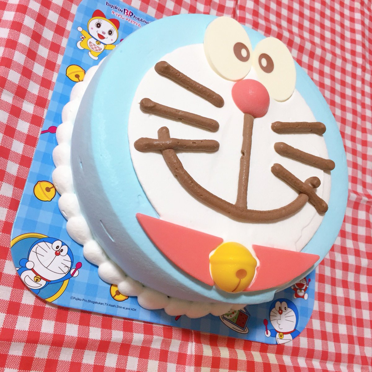 北澤希世子 ドラえもんのアイスケーキ食べました 見た目めちゃくちゃ可愛い アイスはポッピングシャワーとチョップドチョコレートです ドラえもん サーティワン アイスケーキ