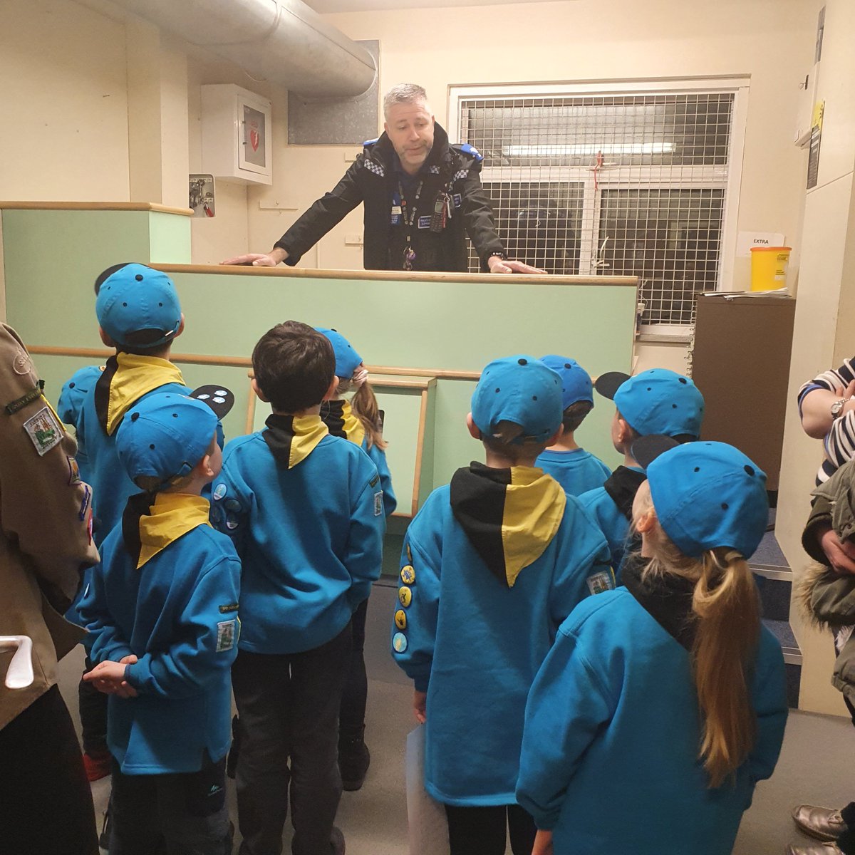 PoliceSudbury's tweet photo. Recent visit from Acton &amp; Great Waldingfield Beavers @suffolkscouts to the #Sudbury station. #PCSOSKEGGS👮‍♂️#YoungPersonOfficer #PassionatePCSO #OneCopStop 1⃣👮‍♂️⛔️#KeepSafeAndKnowTheLaw #NextGeneration @SuffolkPolice #CommunityPolicing 🚔 https://t.co/DDkFQHNNq6