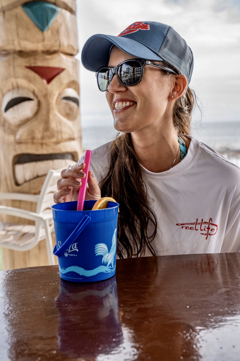 Reellifegear's tweet photo. Hanging out at the #waterside #barandgrill after a day of #funinthesun , that’s #livingthereellife #reellifegear #uv #spf50 #longsleeve #performance #shirts https://t.co/HuGhOz7px3