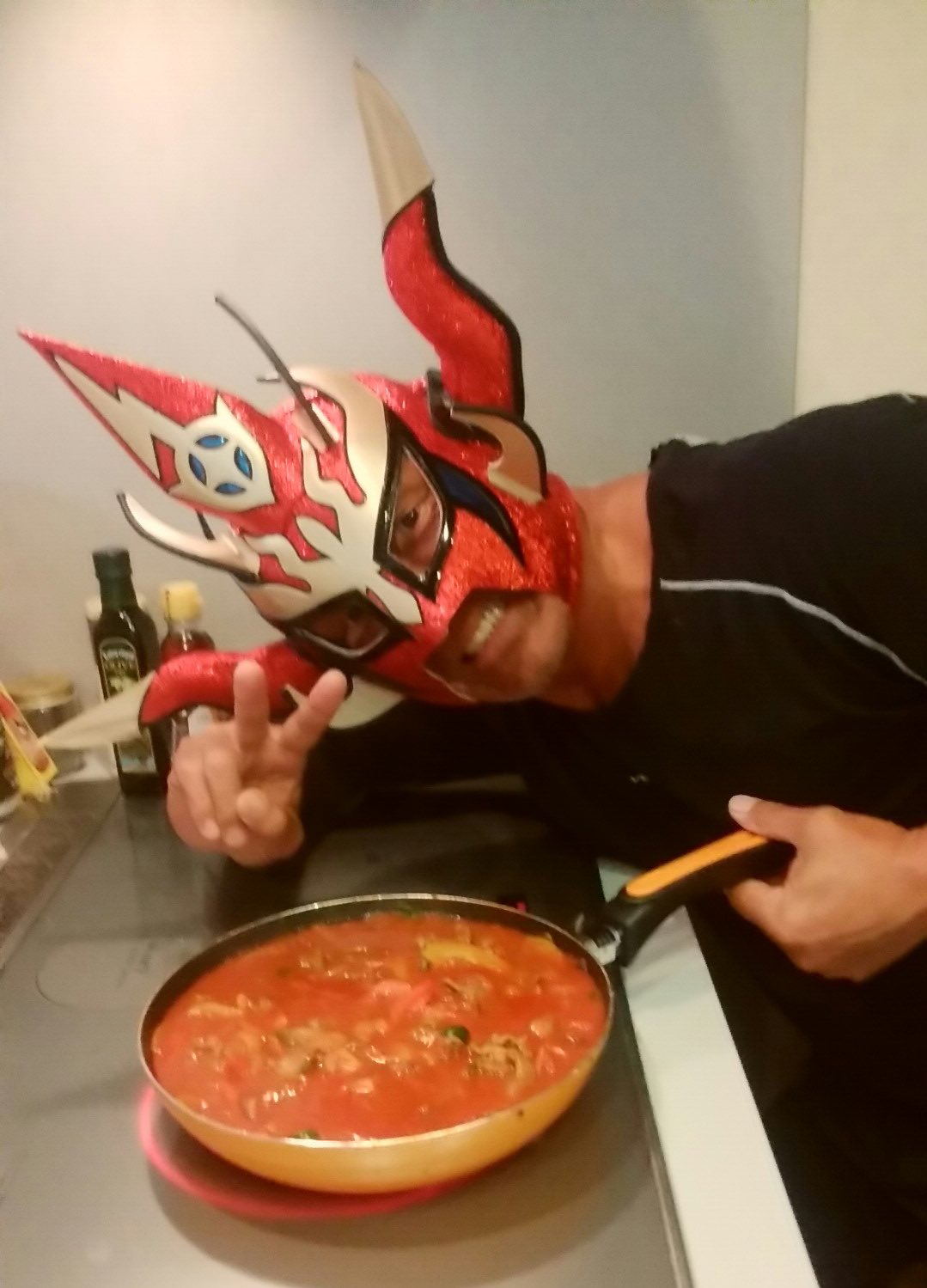 獣神サンダー ライガー Jyushin Thunder Liger 今夜は僕がご飯を作りました 得意料理の１つ メキシコ風 牛肉のトマト煮込みです ご飯でも良いですがパンかパスタでもあいますよ 家族も喜んでくれました 良かった良かった メキシコ料理 T