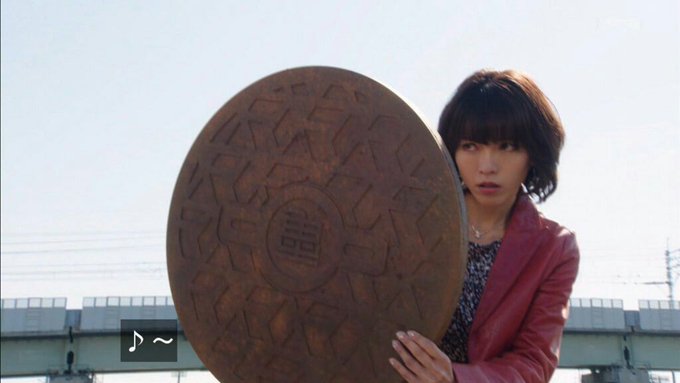 仮面ライダージオウ で マンホール女優 と名を馳せた釈由美子さん マンホール蓋 ポケふた のprに呼ばれ ネタが渋滞しすぎ Togetter