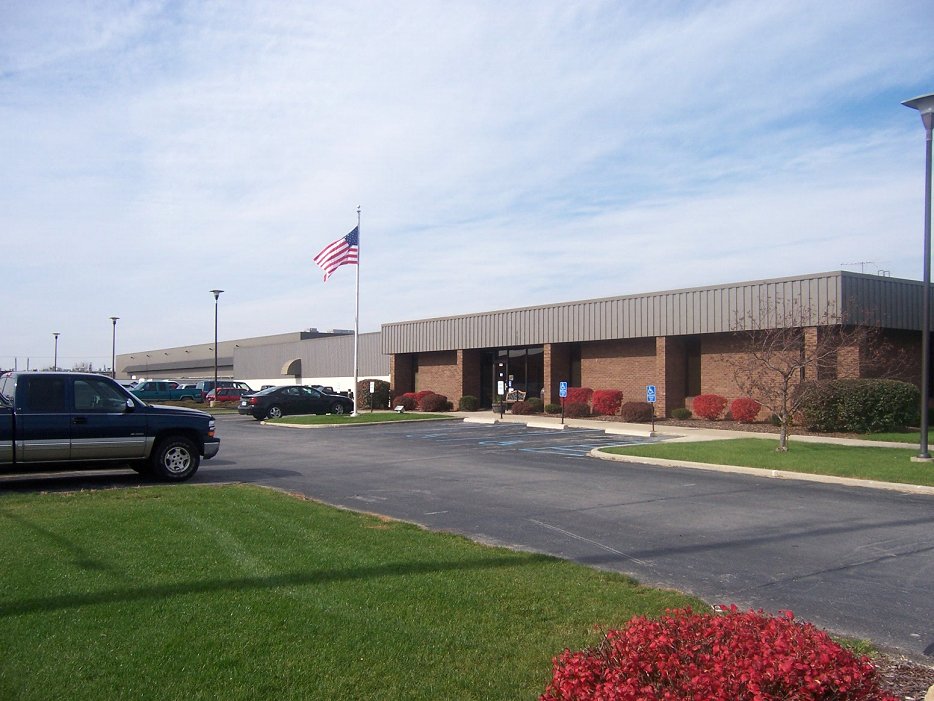 Bendix_CVS's tweet photo. Our Huntington, Indiana plant opened in March 1980 as a 30-employee distribution center. Now, more than 500 work in Huntington, handling manufacturing and remanufacturing of many Bendix products. #bendixstrong #growinginhuntington #bendixproud #teambendix https://t.co/8tEGl4gTay