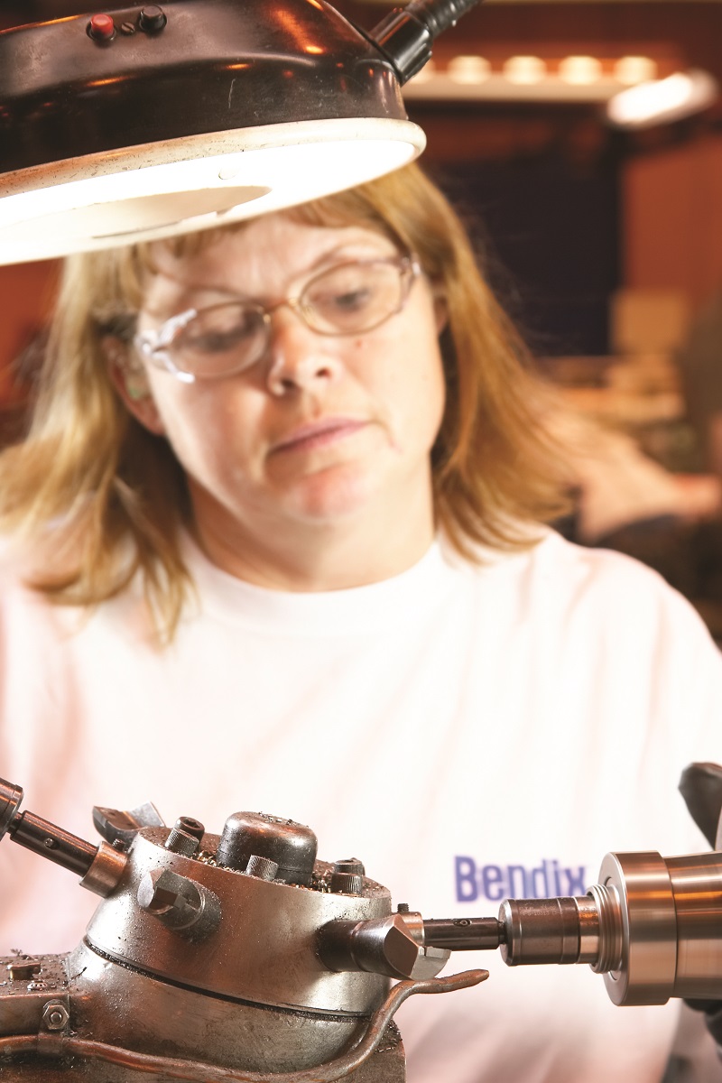 Bendix_CVS's tweet photo. Our Huntington, Indiana plant opened in March 1980 as a 30-employee distribution center. Now, more than 500 work in Huntington, handling manufacturing and remanufacturing of many Bendix products. #bendixstrong #growinginhuntington #bendixproud #teambendix https://t.co/8tEGl4gTay
