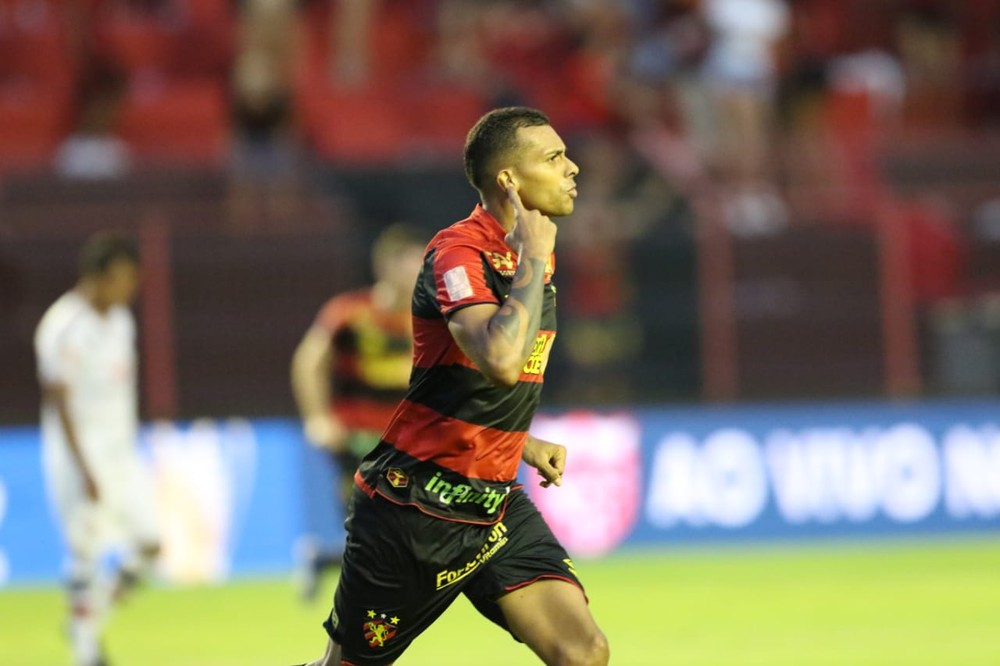 ge_pernambuco's tweet photo. Nova história no🦁?
Desabafo, torcida e confiança do técnico: Elton tenta retomada no Sport após críticas https://t.co/TKn5gFFCIQ #gepe https://t.co/canKJi5Vh2