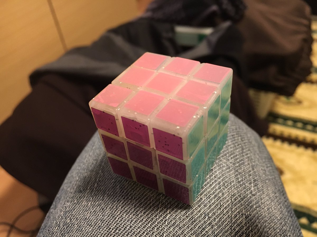 Hiro I ちなみに今日回した変なガチャはルービックキューブのミニチュア