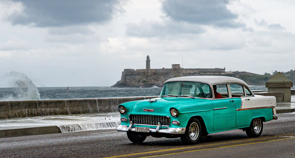 Cindy_Vasko's tweet photo. The Malecón and Morro Castle Fortress in rear, Havana, Cuba 

#Malecón #Havana #Cuba #MorroCastle #CastilloDeLoTresReyesDelMorro #classiccars https://t.co/r8khRFjRSh