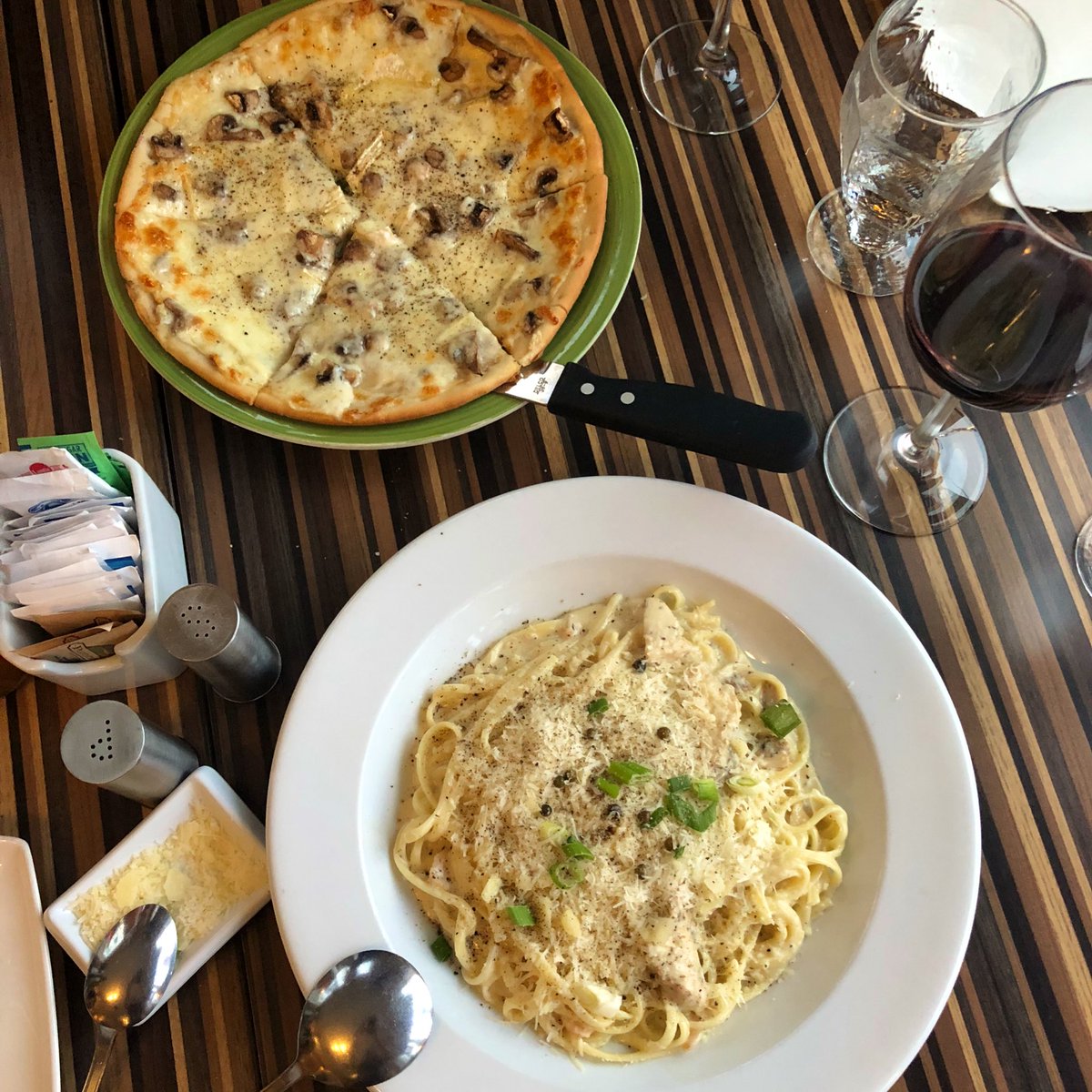 20YS's tweet photo. When you can’t be in #Italy, you show support however you can.
Dining #Italian in #LittleItaly.
#DidYouKnow? #ILPRIMO has a #winter promotion: #BYOW, corkage free on Sunday, Monday & Tuesday! 🥳
Thank you @pondviewwinery for this beautiful red!🍷
#ottawa #italylockdownlockdown https://t.co/3kPZWGE7yU