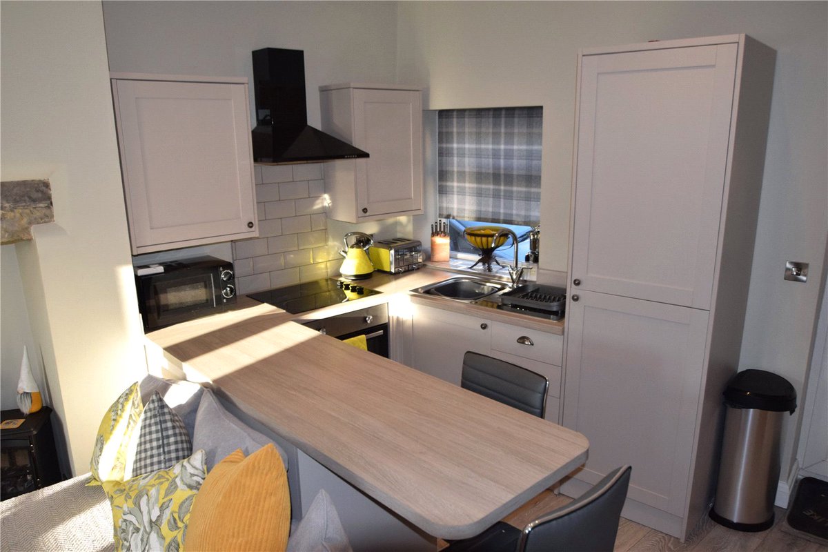 MartincoKeigh's tweet photo. 🆕#PROPERTY #RELET🆕
🛏2 BEDROOM #TERRACED #HOUSE #TOLET £550pm
🏠Prince Street #Haworth BD22
➡️ https://t.co/gCdTcvVFVo
☑️Situated in the #Historical #Village of Haworth
☑️Newly Refurbished to a High Standard
☑️Close to Local Amenities
☑️Transport Links
📞01535 669588 https://t.co/2Q7xTAe9zy