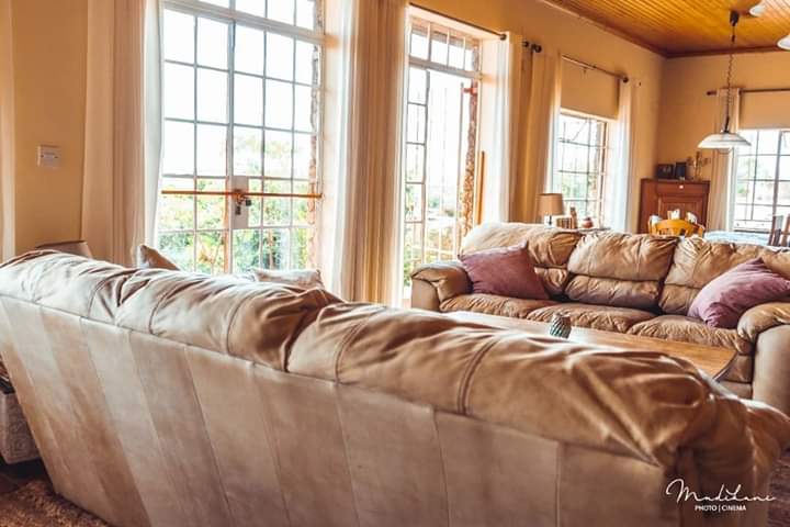MbusoTravels's tweet photo. The landscape views of Juliasdale's countryside are the ones you'll love 🍁🍂🌞💚. 
#holidayhomes
#selfcatering
#Visitnyanga https://t.co/a5CwyIPyle
