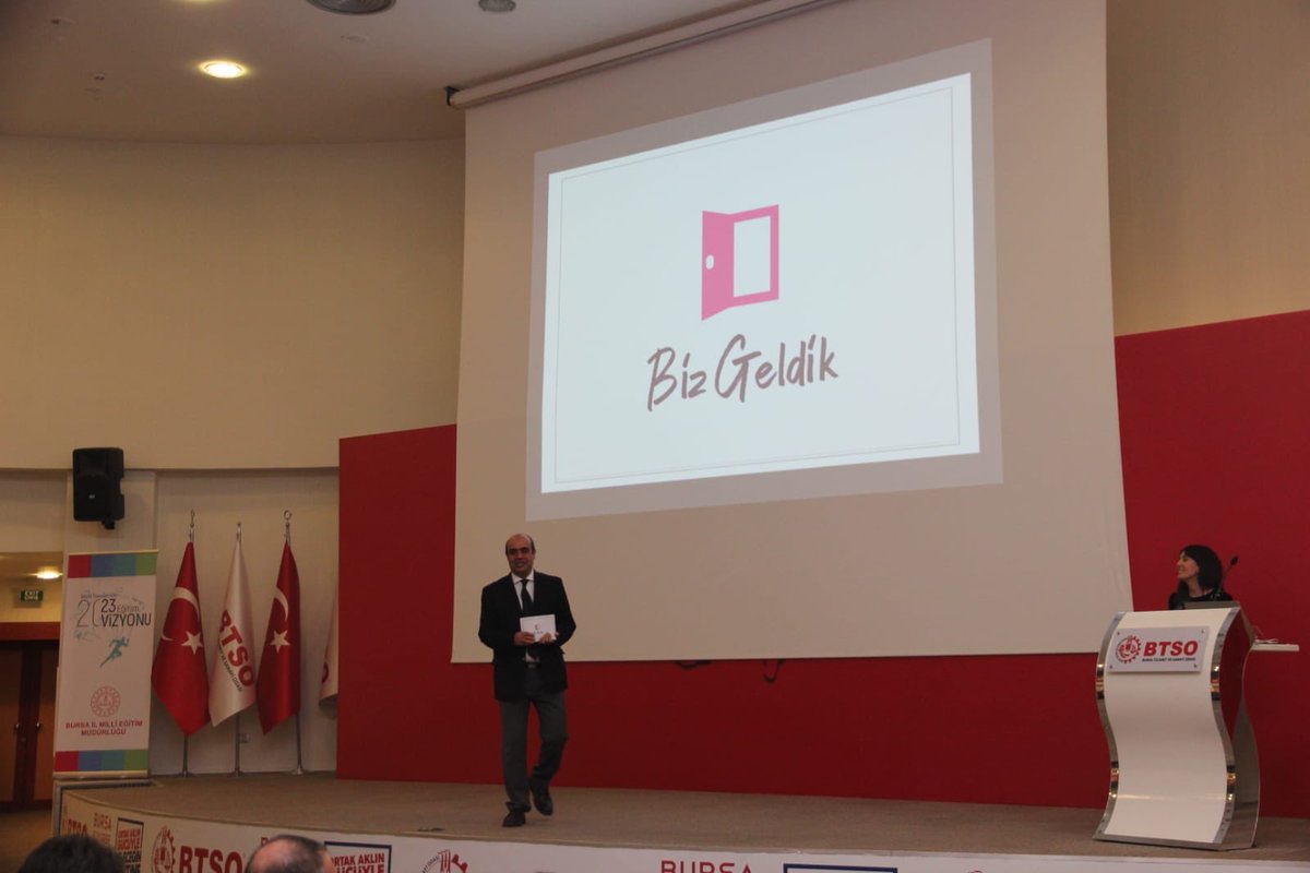 bursailmem16's tweet photo. #BizGeldik projesi ile hedef 100 bin kişi.

🎯Çocuklarımızın gelişimi ve eğitimi için okul-aile işbirliğine yeni bir boyut kazandırıyoruz. 
🎯Çalışan ebeveynlerimizin iş yerlerine giderek aile içindeki iletişim kanallarını güçlendiriyoruz.
@tcmeb @sdulger43 https://t.co/Y7gOLuZNPb