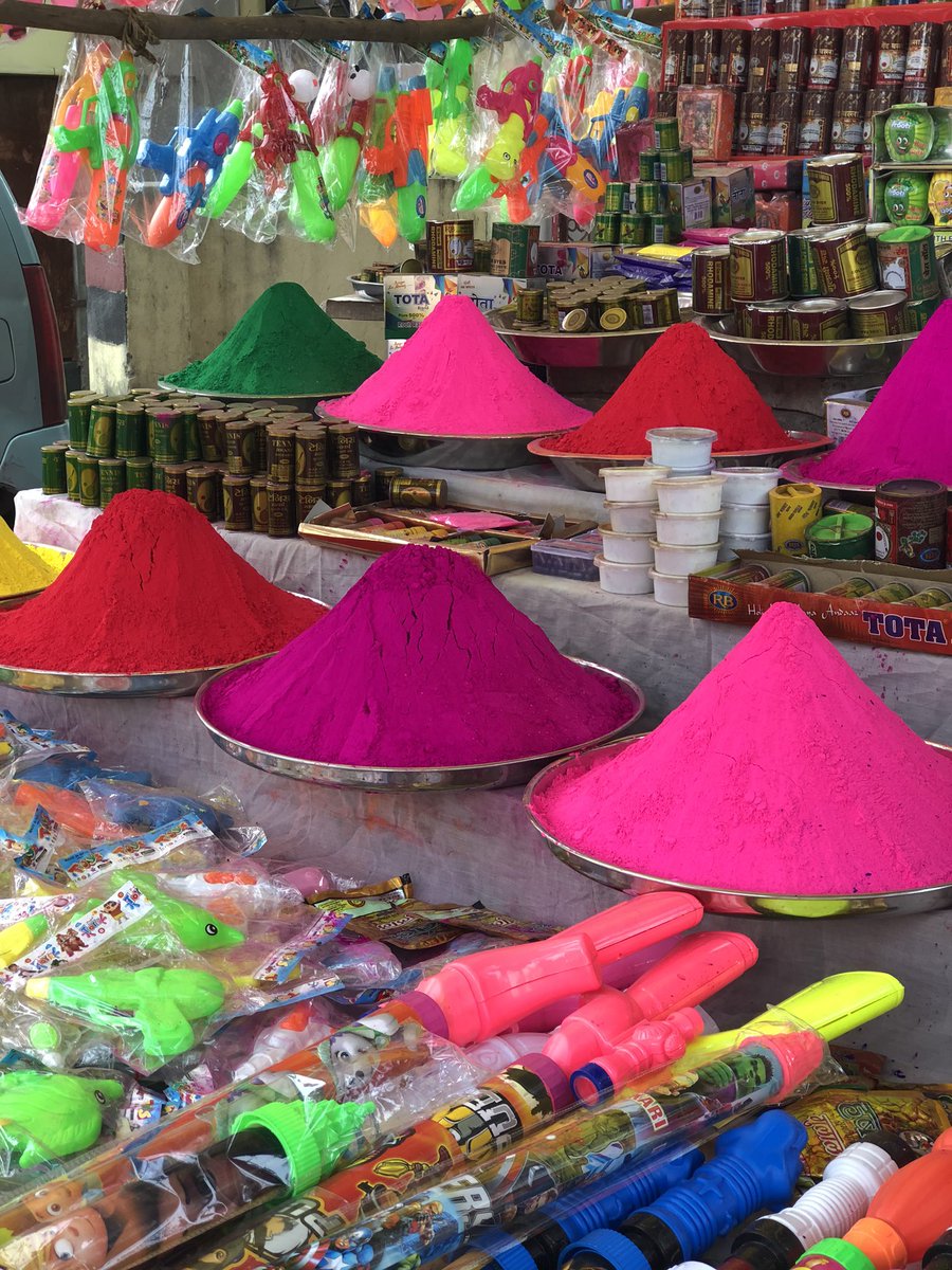 ayewanderful's tweet photo. Holi in India💙💛💚🧡❤️💜 https://t.co/XIDJQzHHNf