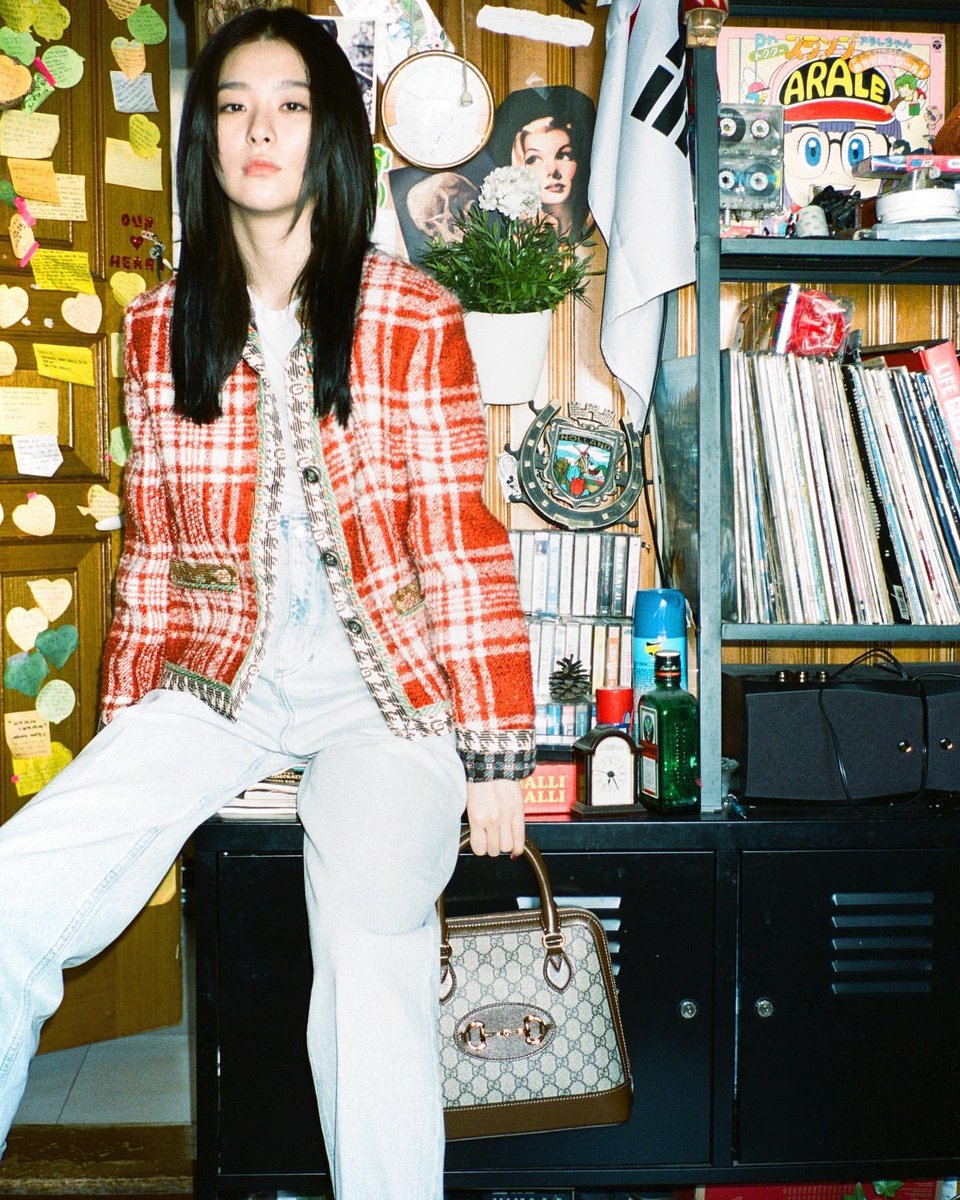superbstff's tweet photo. ที่ชอบฮายซึลกิอย่างนึงมากๆเลยคือเค้าใช้กล้องฟิล์มถ่ายเวลาจะไทอินกาเป๋าอยู่บ่อยๆเนี่ยแหละค่ะ เหมือนเราได้เสพเทสของเค้าไปด้วยในตัว รักมากก ;—; https://t.co/KFrkDf2KYb