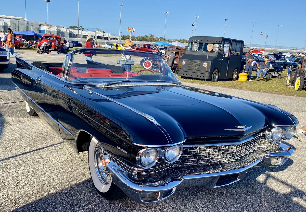 LAStretchLimos's tweet photo. 1960 Cadillac #classiccadillac #cadillac #carhire #weddingcars #limohire #limohirelondon #gantshill #brideandgroom #tweter #classiccars https://t.co/4pP4ak1qU6