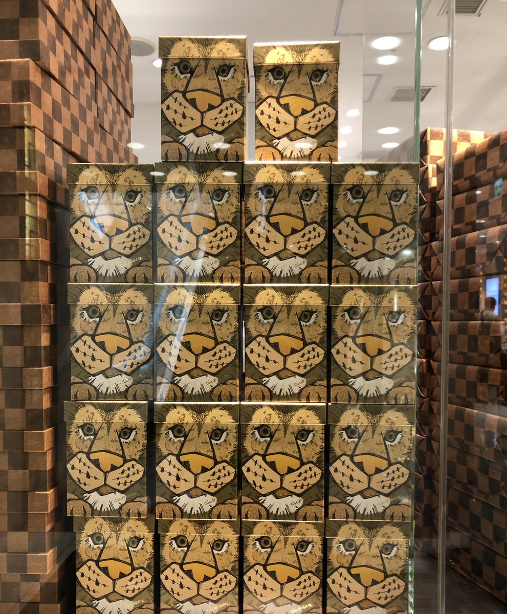 Misako クラブハリエ バームクーヘンももちろん美味しい 日本橋三越には焼きたてもありました そして店舗限定4個入りの箱は三越に因んでライオンちゃん ちなみに渋谷東急のはハチ公の箱 池袋東武はいけふくろう箱なんだよ 新宿小田急は